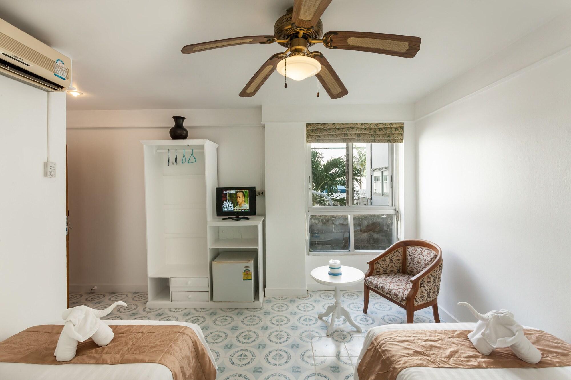 Armoni Patong Beach Hotel Ngoại thất bức ảnh