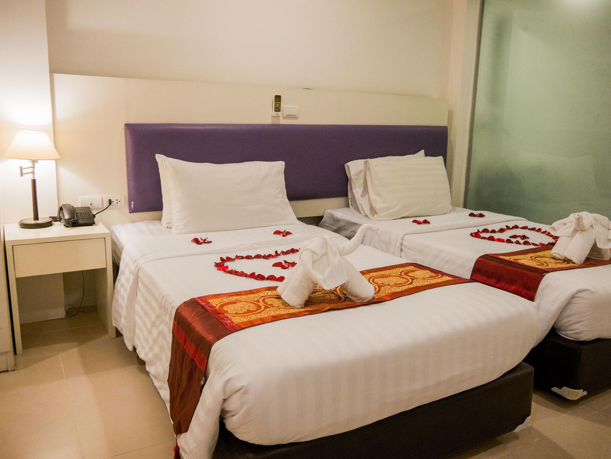 Armoni Patong Beach Hotel Ngoại thất bức ảnh