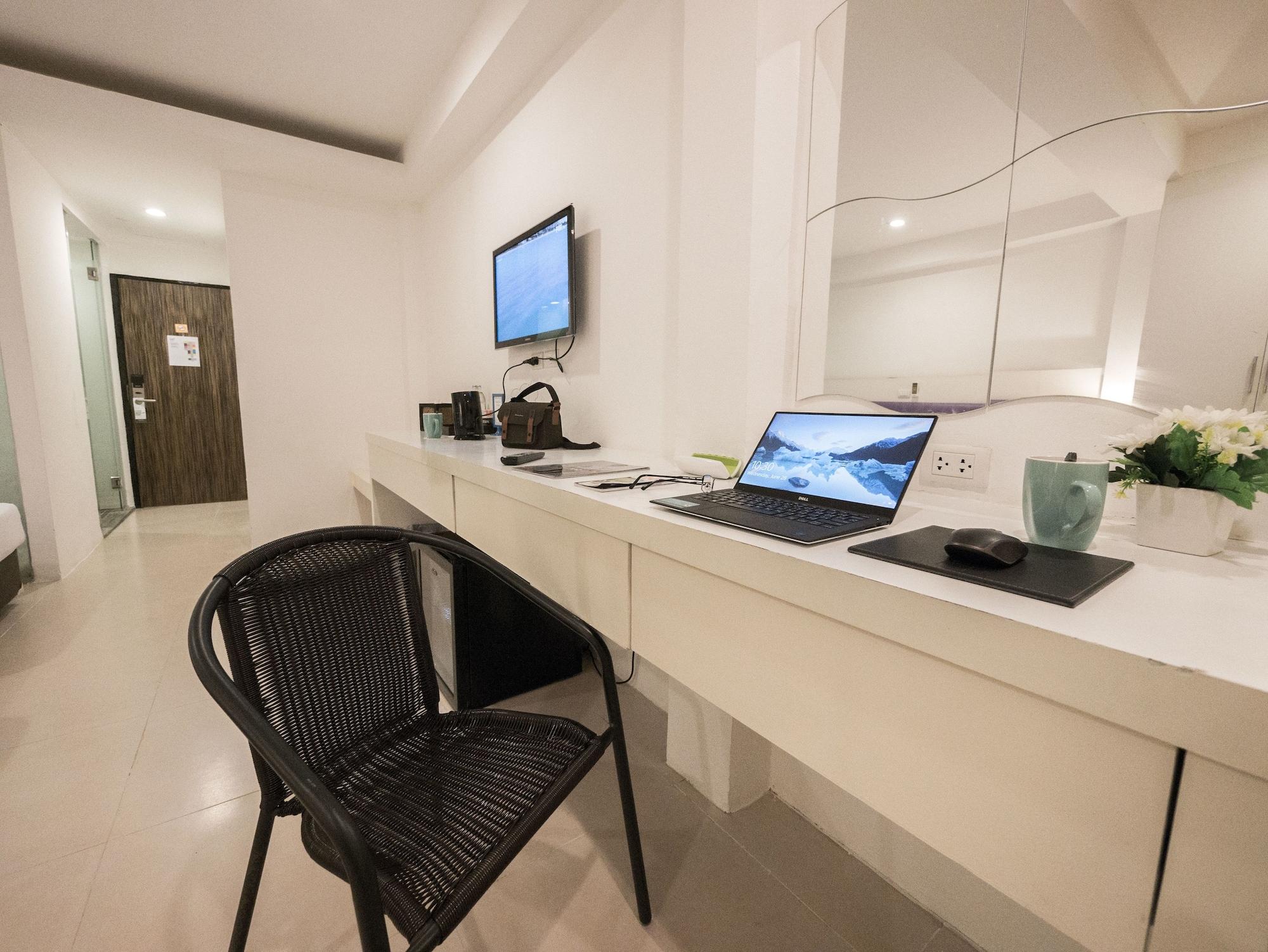 Armoni Patong Beach Hotel Ngoại thất bức ảnh