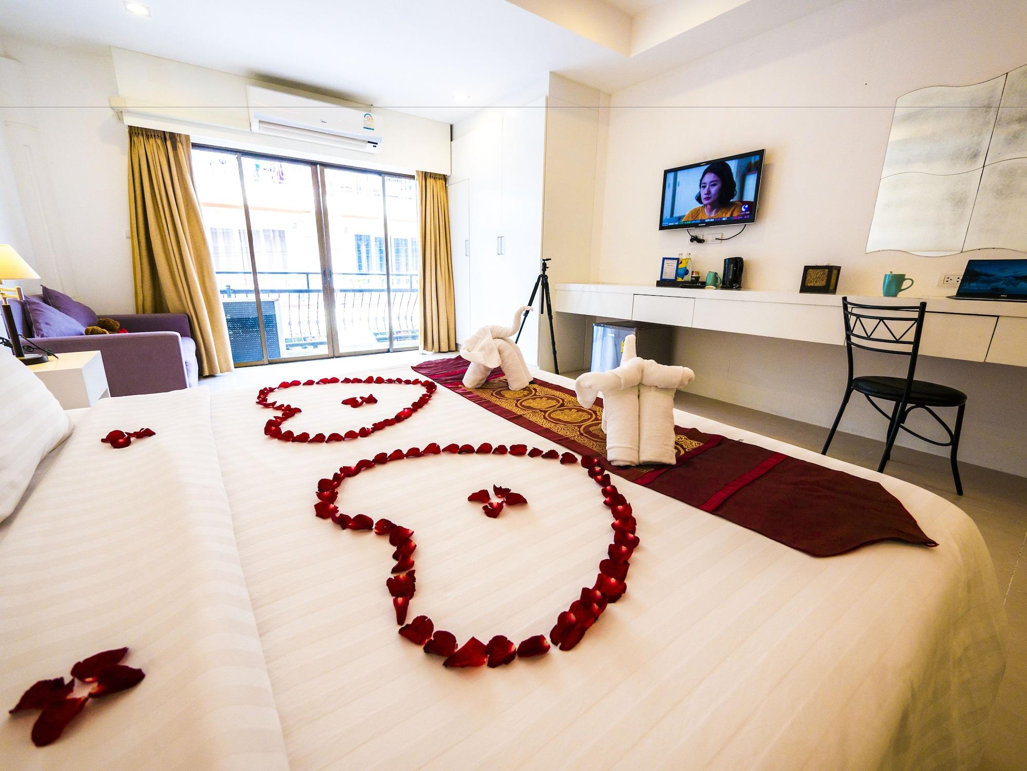 Armoni Patong Beach Hotel Ngoại thất bức ảnh