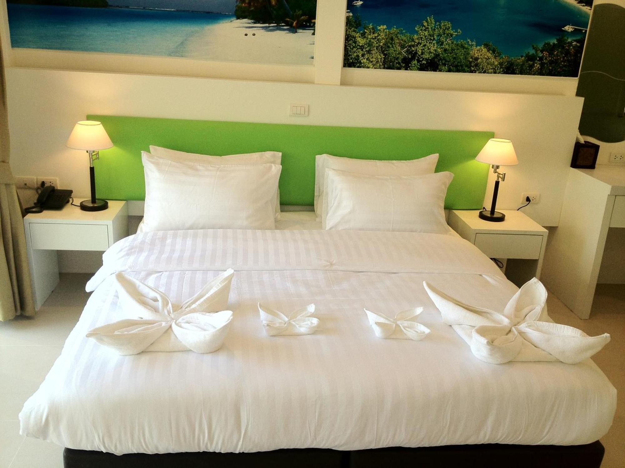 Armoni Patong Beach Hotel Ngoại thất bức ảnh
