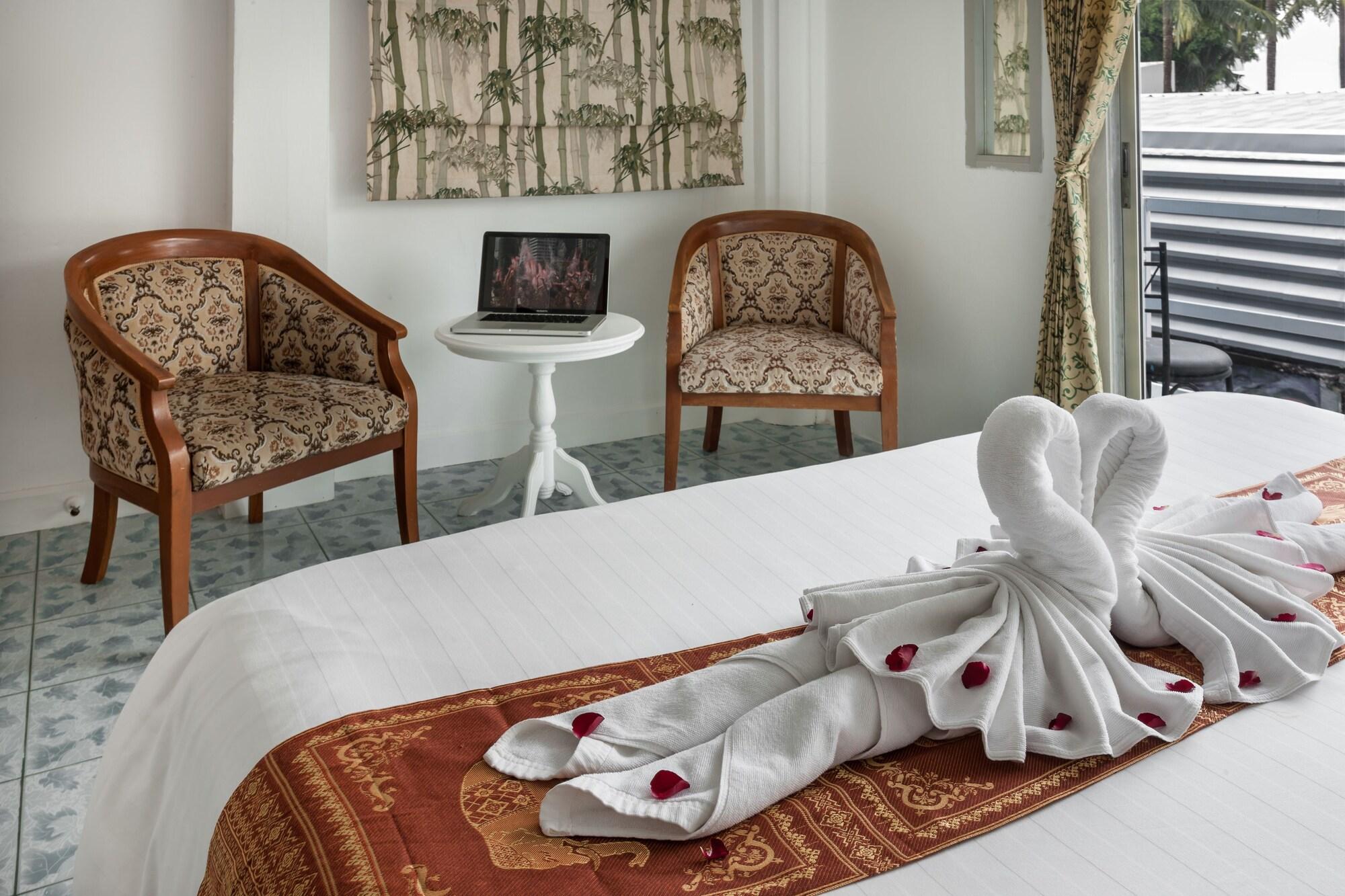 Armoni Patong Beach Hotel Ngoại thất bức ảnh