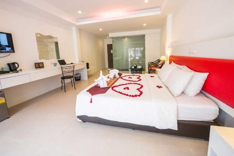 Armoni Patong Beach Hotel Ngoại thất bức ảnh